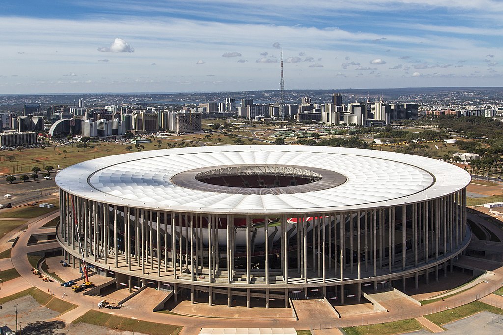 1024px-Brasilia_Stadium_-_June_2013.jpg