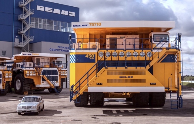 belaz-75710-vs-volga.jpg