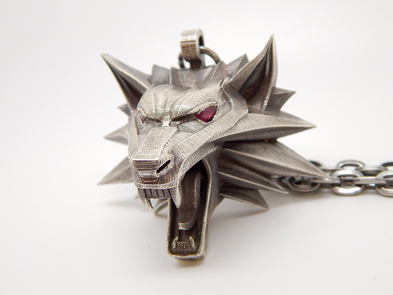 silver_witcher_medallion_033_by_bloodcountessktd-d7jnmz8.png
