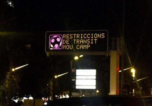 barcelona_traffic_sign_warns_of_problems_at_mou_camp.jpg