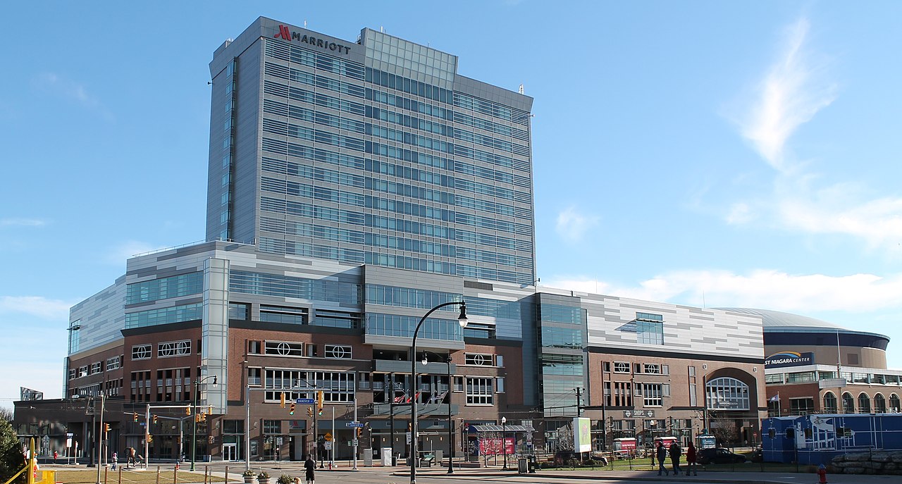 1280px-HarborCenter_Dec2015.JPG
